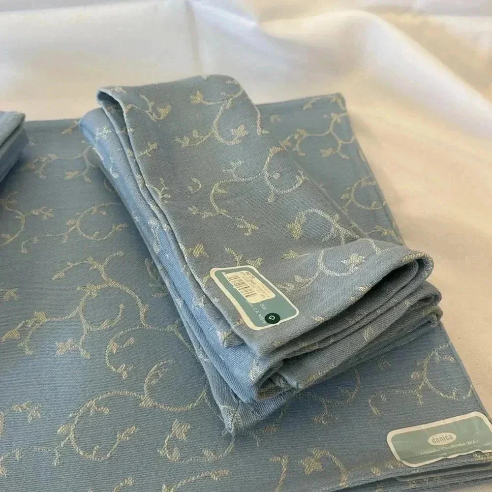 NWT Set of 8 Danica ‘Vine Damask’ Placemats and Napkins in Cool Blue - Picture 5 of 7